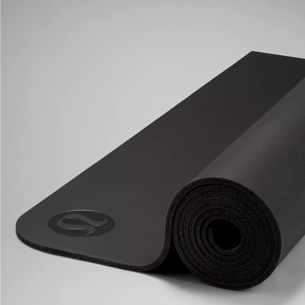 Lululemon 5mm yoga mat